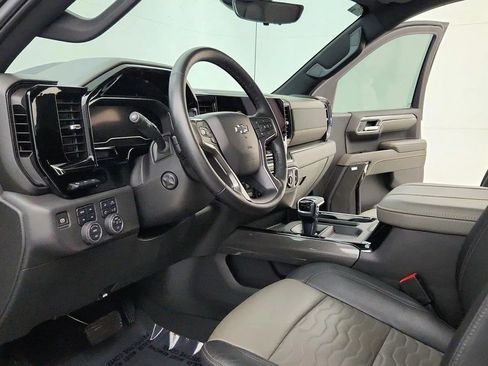 Used 2025 Chevrolet Silverado 1500 ZR2 w/ Technology Package AWD/4WD image 15