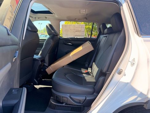 New 2026 Toyota Highlander XLE AWD/4WD image 13