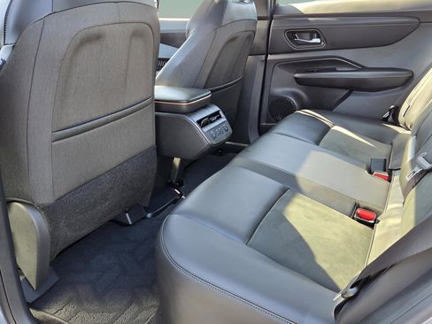 Used 2024 Nissan Ariya FWD image 10