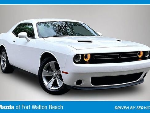 Used 2019 Dodge Challenger SXT RWD image 1