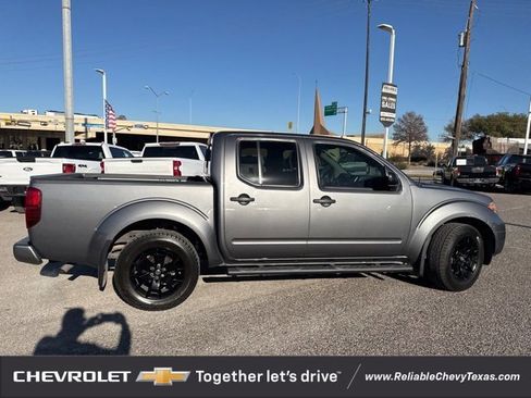 Used 2020 Nissan Frontier SV w/ Midnight Edition Floor Mats image 9