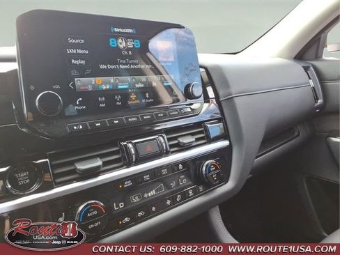 Used 2025 Nissan Pathfinder SL FWD image 38