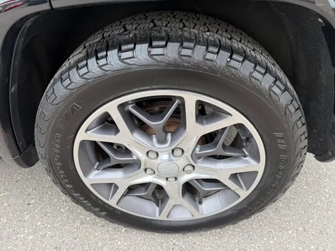 Used 2020 Jeep Grand Cherokee Overland AWD/4WD image 10