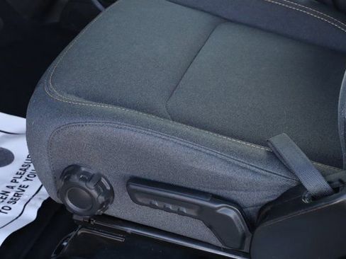 Used 2025 Jeep Wrangler Sahara image 16