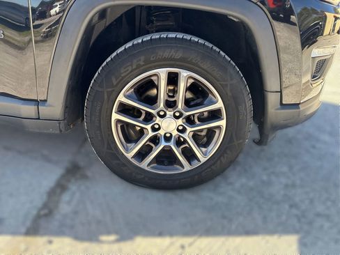 Used 2017 Jeep Compass Latitude w/ Popular Equipment Group AWD/4WD image 13