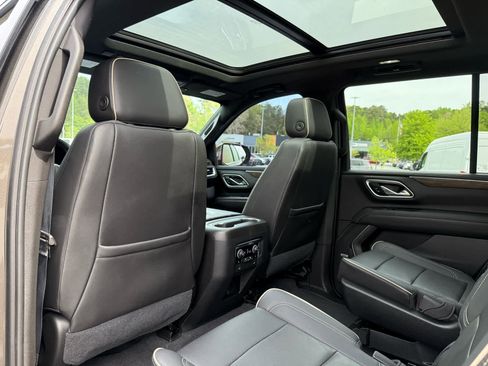 Used 2021 Chevrolet Tahoe Premier w/ Premium Package AWD/4WD image 24
