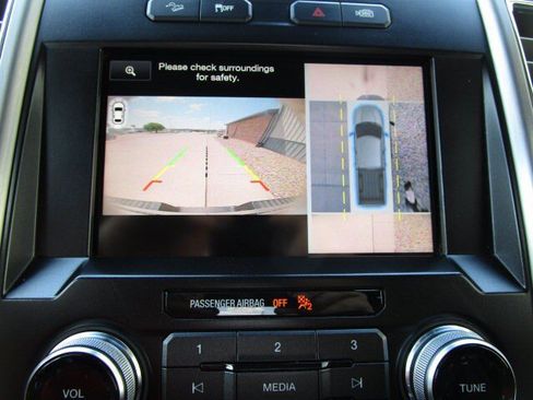 Used 2015 Ford F150 Platinum w/ Equipment Group 701A Luxury AWD/4WD image 19