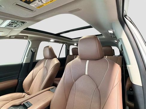 Used 2024 Toyota Grand Highlander AWD image 18