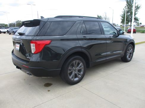 Used 2024 Ford Explorer XLT w/ Equipment Group 202A AWD/4WD image 8
