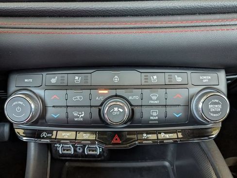 Used 2024 Dodge Durango GT AWD/4WD image 6