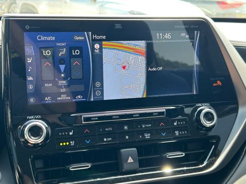 Used 2022 Toyota Highlander Limited AWD/4WD image 35
