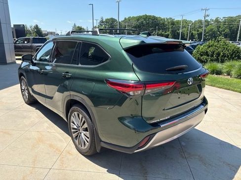 Used 2023 Toyota Highlander Platinum AWD/4WD image 5
