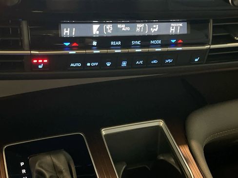 Used 2024 Toyota Sienna XLE image 19