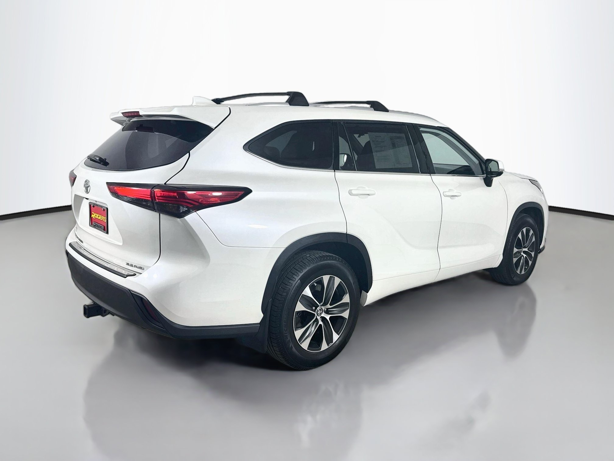 Used 2021 Toyota Highlander XLE AWD/4WD image 8