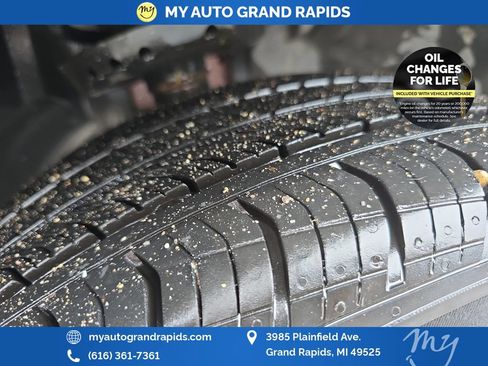 Used 2025 Chevrolet Trax RS FWD image 33