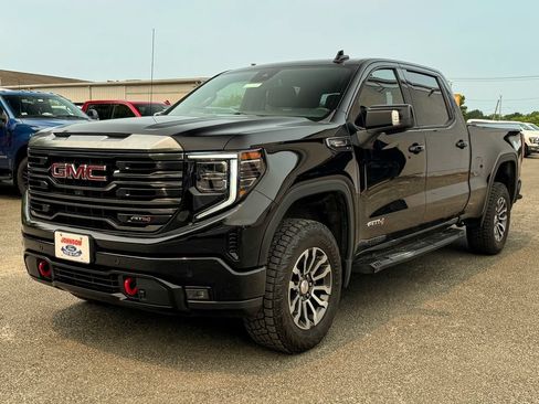 Used 2023 GMC Sierra 1500 AT4 w/ AT4 Premium Package AWD/4WD image 7