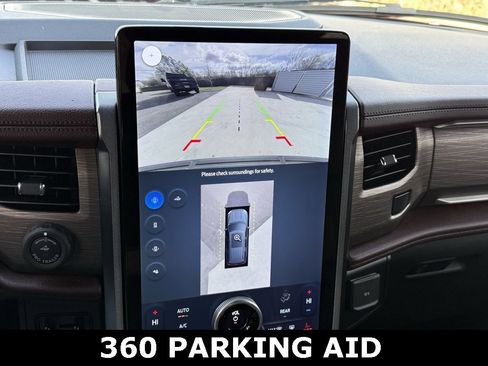 Used 2024 Ford Expedition Limited image 11