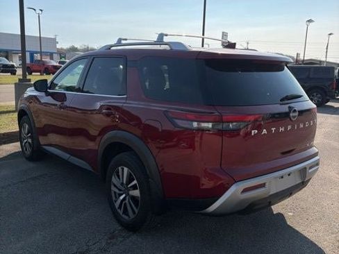 Used 2025 Nissan Pathfinder SL image 2