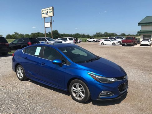 Used 2016 Chevrolet Cruze LT w/ Convenience Package FWD image 1