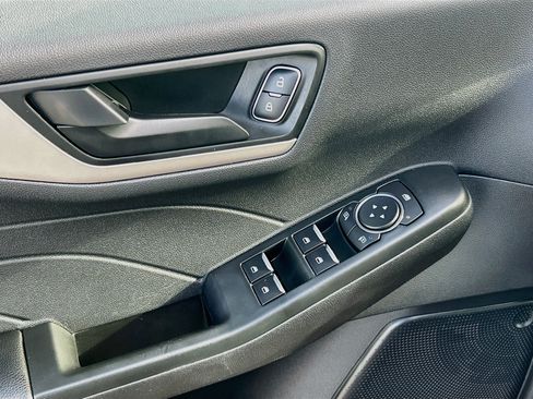 Used 2022 Ford Escape SE w/ SE Sport Appearance Package FWD image 18