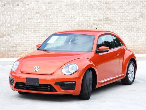Used 2019 Volkswagen Beetle 2.0T SE FWD image 11