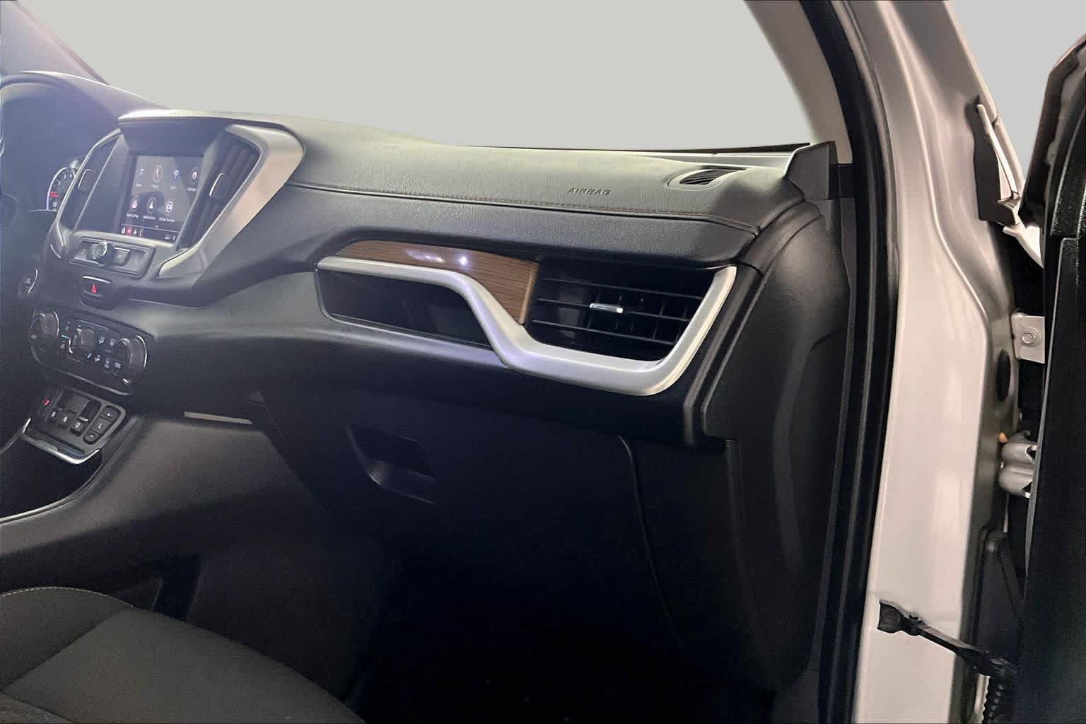 Used 2020 GMC Terrain SLE w/ Driver Convenience Package FWD image 17