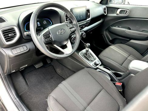 Used 2024 Hyundai Venue SEL FWD image 16