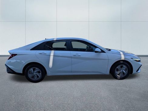New 2026 Hyundai Elantra SE FWD image 7