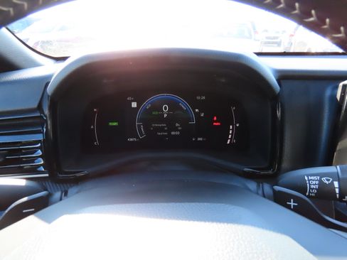 Used 2025 Toyota Camry SE image 28