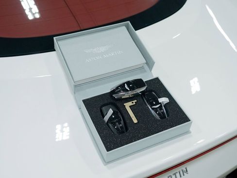 Used 2019 Aston Martin V8 Vantage Coupe image 55