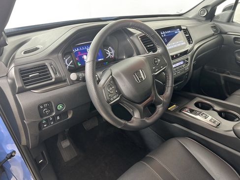 Used 2025 Honda Passport TrailSport image 10