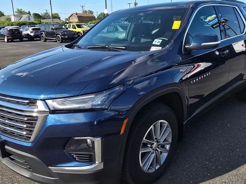 Used 2023 Chevrolet Traverse LT w/ Rear Camera Mirror Package AWD/4WD image 8
