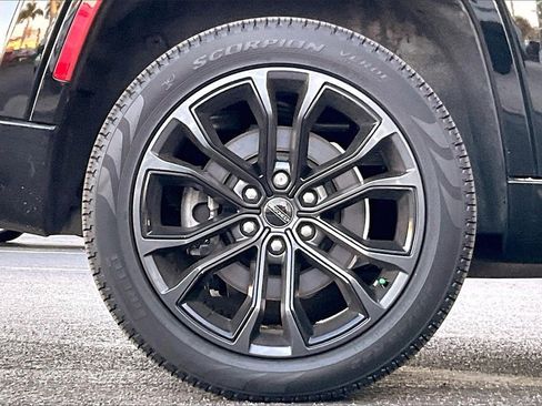 Used 2023 Jeep Grand Wagoneer Series II image 37