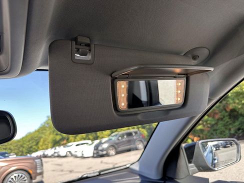 Used 2023 Chevrolet Equinox Premier AWD/4WD image 28