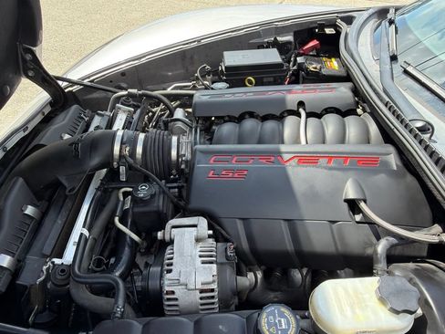 Used 2005 Chevrolet Corvette Coupe w/ Preferred Equipment Group RWD image 18