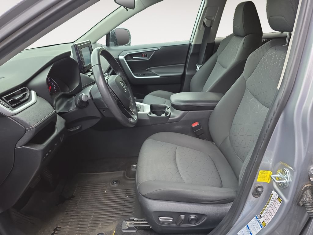 Used 2021 Toyota RAV4 XLE w/ XLE Grade Weather Package AWD/4WD image 11