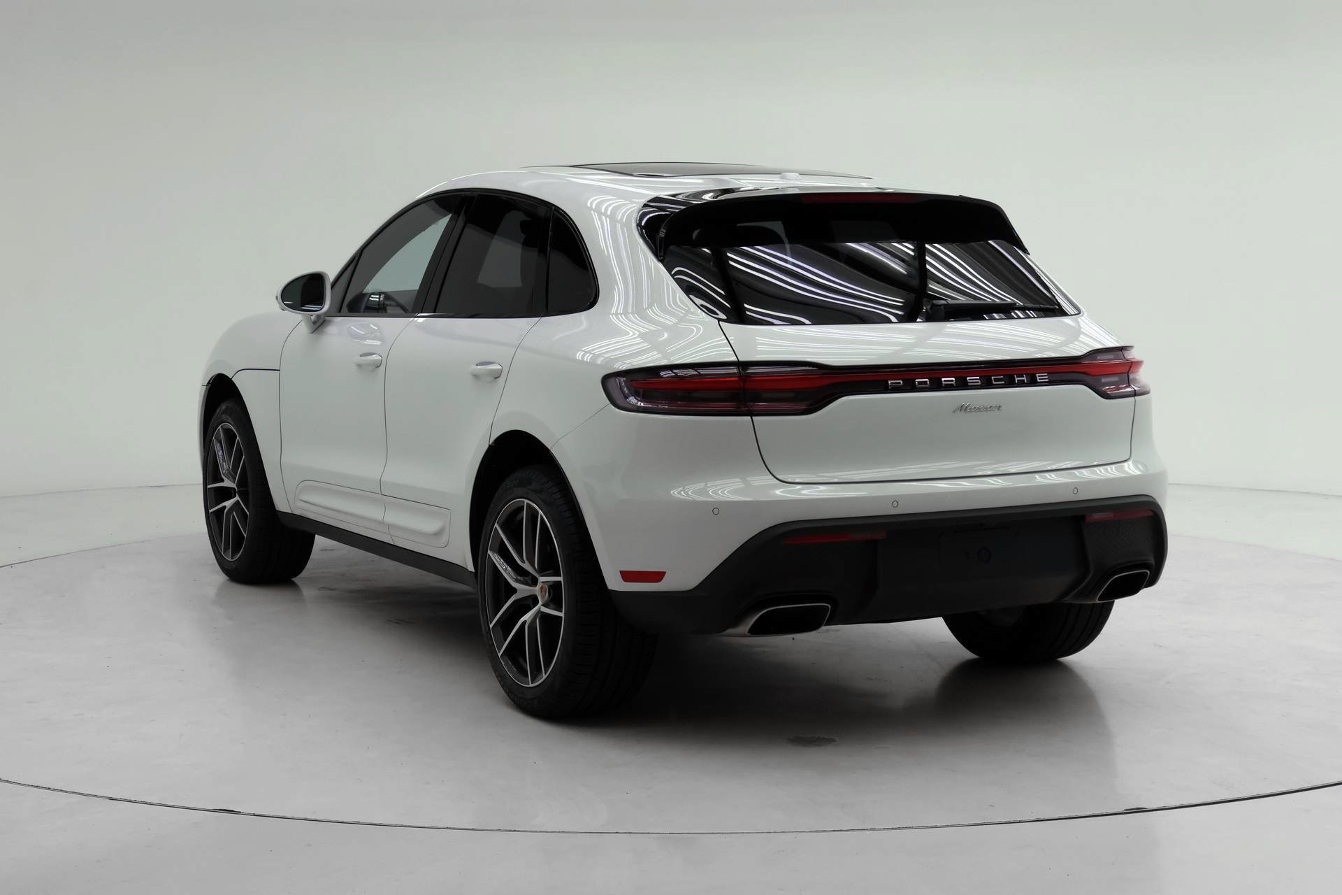 Used 2026 Porsche Macan AWD/4WD image 3