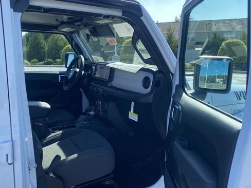 New 2025 Jeep Gladiator Willys image 27