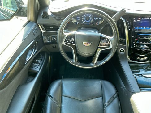 Used 2019 Cadillac Escalade Platinum image 17