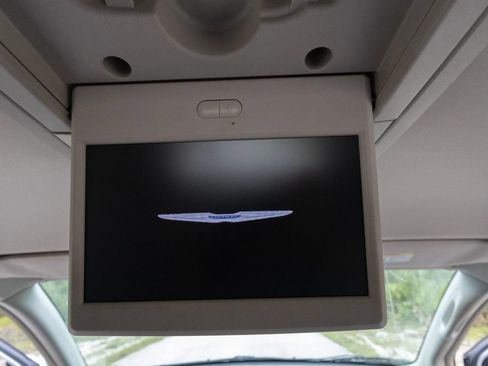 Used 2012 Chrysler Town & Country Touring w/ Entertainment Group #1 FWD image 13