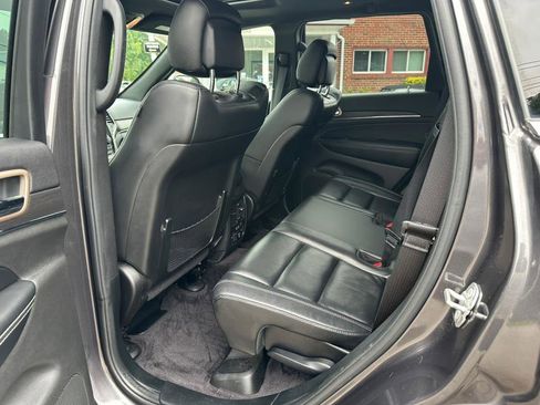 Used 2017 Jeep Grand Cherokee Limited image 15