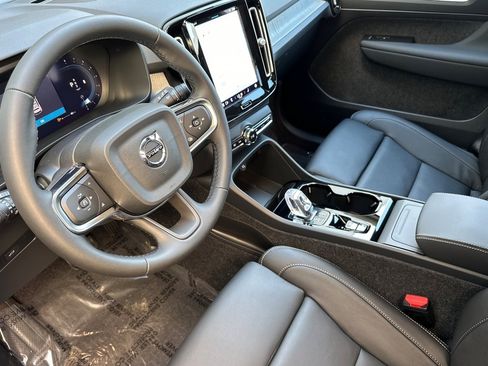 New 2025 Volvo XC40 B5 Ultra w/ Climate Package image 13