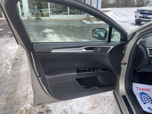 Used 2015 Ford Fusion SE image 14