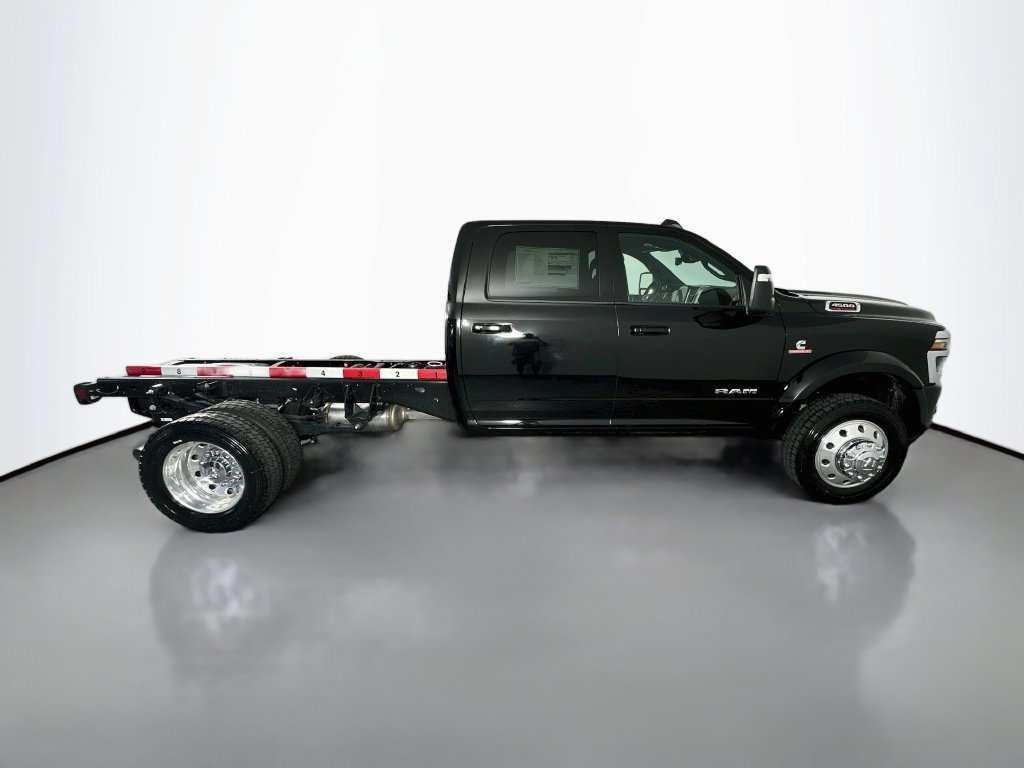 New 2026 RAM 4500 4x4 Crew Cab DRW w/ Laramie Trim Package image 8