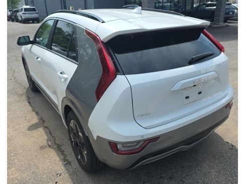 Used 2024 Kia Niro Wave w/ Wave Preserve Package FWD image 4
