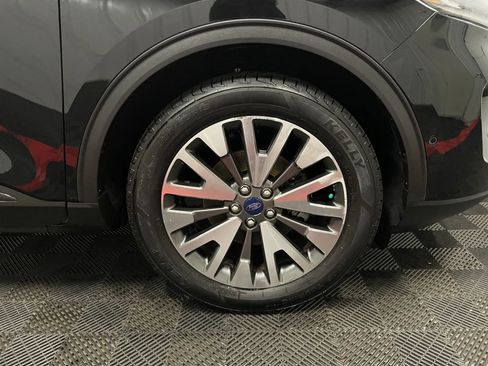 Used 2020 Ford Escape Titanium image 19