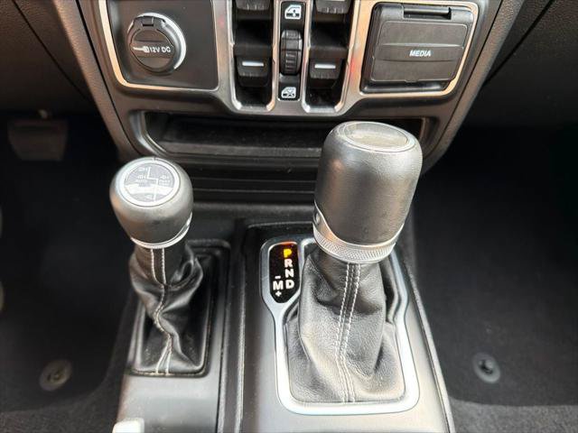 Certified 2023 Jeep Wrangler Unlimited Sahara w/ Cold Weather Group AWD/4WD image 29
