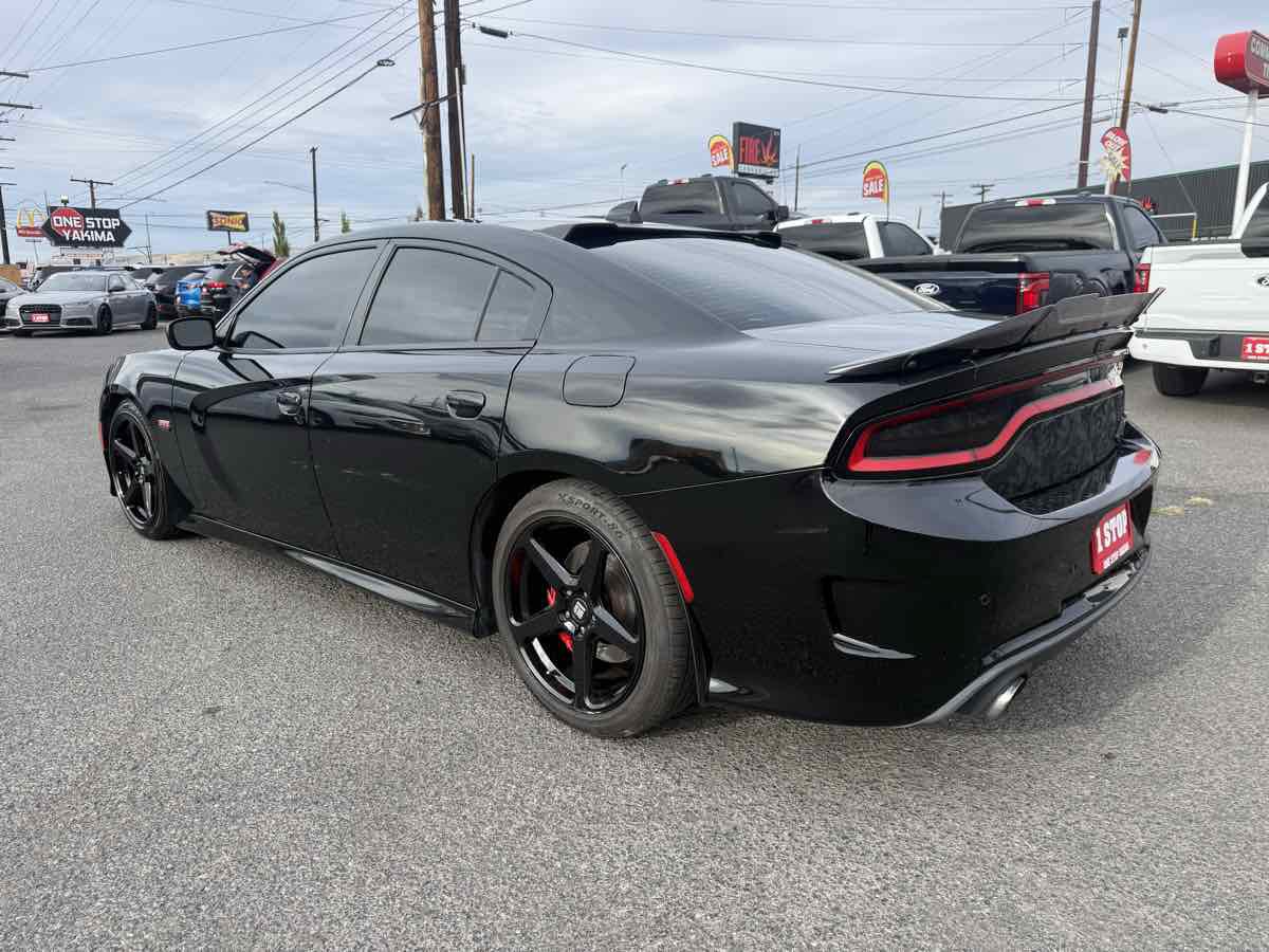 Used 2015 Dodge Charger R/T Scat Pack w/ Technology Group RWD image 5