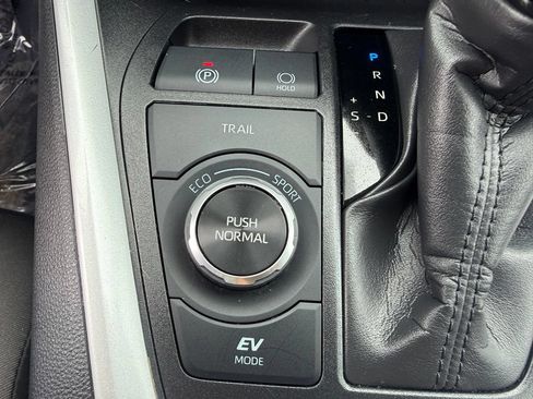 Certified 2025 Toyota RAV4 XLE AWD/4WD image 24