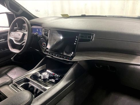 Used 2024 Jeep Wagoneer L Series III w/ Flexible Seating Group image 14